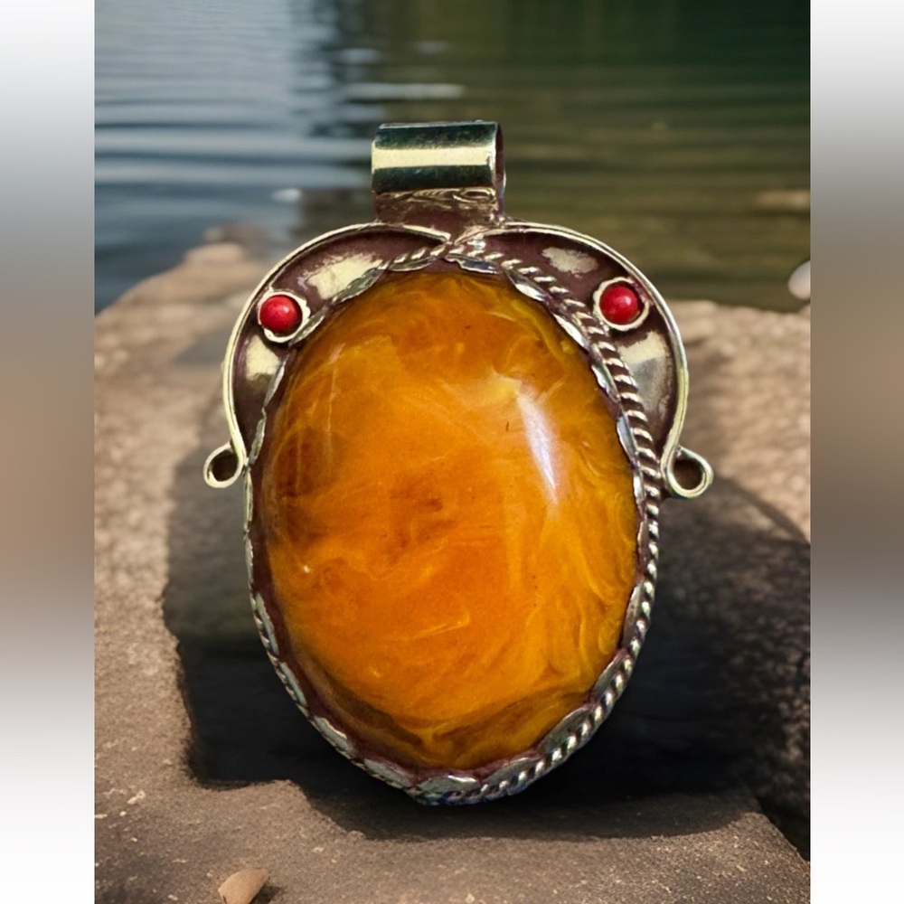 Exquisite Handcrafted Tibetan Amber Resin Pendant Set In Repousse Silver 25gram